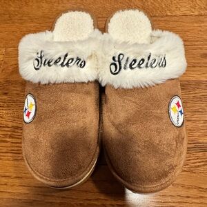 NFL Steelers Shearling-Lined Slippers in Cream and Tan
